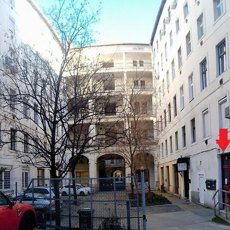 Sparrowl Apartments Budapesta Exterior foto